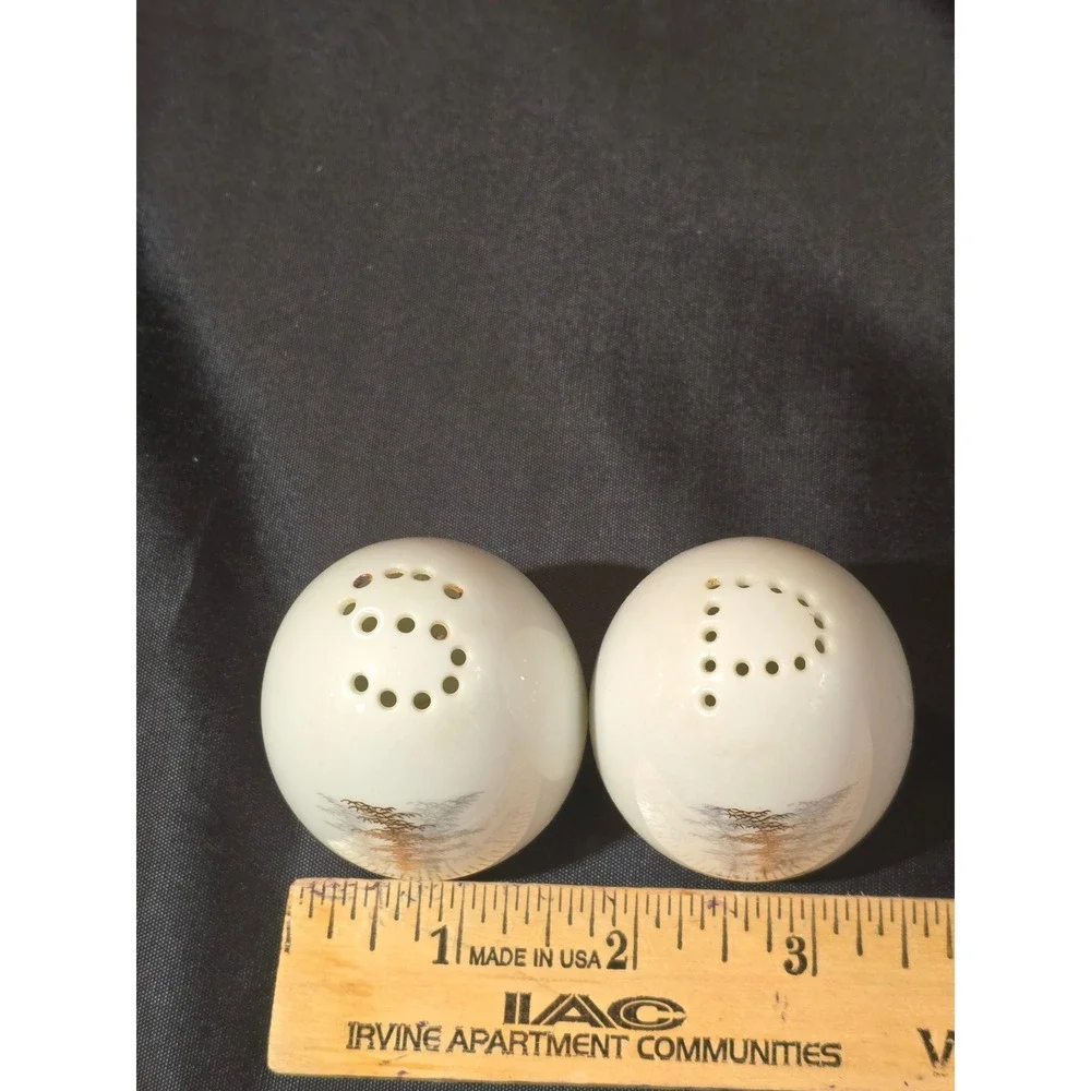 Fukagawa Arita Pattern 901 Porcelain Egg Salt Pepper Shakers Gold White Set of 2